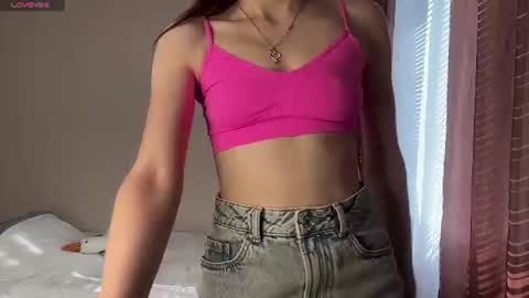 Snapshot of jaclynmalcolm chatting on 06-17-26, 05:10 Lillian online show from 06-17-26, 05:10