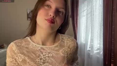 Snapshot of jaclynmalcolm chatting on 06-18-26, 05:08 Lillian online show from 06-18-26, 05:08