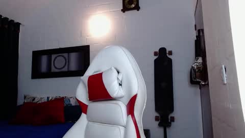 Michael Caicedo online show from 02-04-25, 02:07