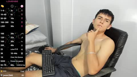 Snapshot of jacobb_lee chatting on 12-17-24, 01:18 Jacob Lee online show from 12-17-24, 01:18