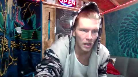 jacobsinthehood online show from 12-16-25, 05:40