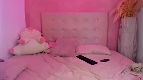 Snapshot of jaddy_lol chatting on 01-08-25, 07:24 Vanniall online show from 01-08-25, 07:24