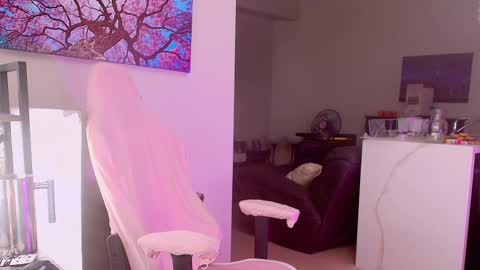 Snapshot of jade49 chatting on 11-17-25, 12:38 Jade49 online show from 11-17-25, 12:38