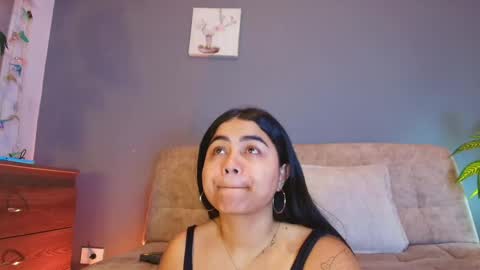 Snapshot of jade_brunnette chatting on 05-31-26, 08:21 Jade Brunete online show from 05-31-26, 08:21