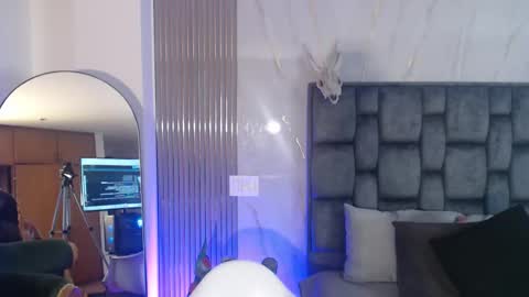 Sara online show from 10-20-25, 12:16