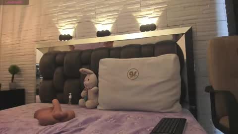 Snapshot of jade_heartt chatting on 10-01-25, 08:04 JADE online show from 10-01-25, 08:04