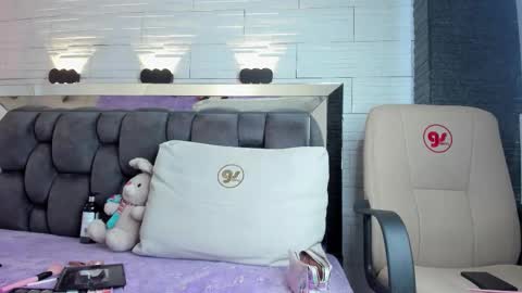 Snapshot of jade_heartt chatting on 11-11-25, 06:41 JADE online show from 11-11-25, 06:41