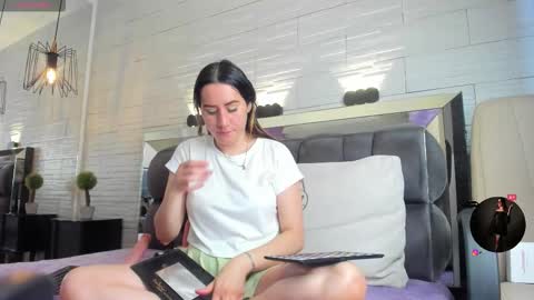 Snapshot of jade_heartt chatting on 11-29-25, 06:55 JADE online show from 11-29-25, 06:55