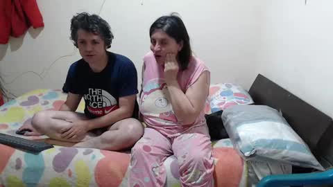 jade y noah online show from 10-21-25, 03:57