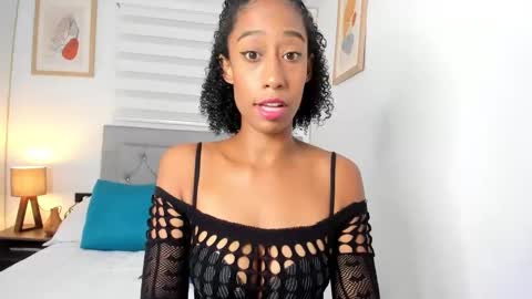 Snapshot of jade_obi chatting on 12-09-24, 02:39 Jade smile online show from 12-09-24, 02:39