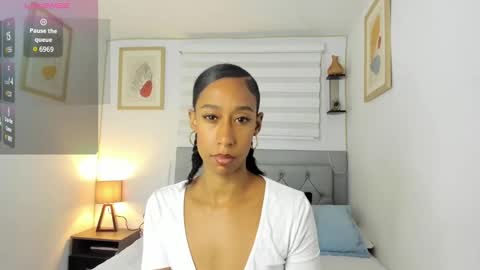 Snapshot of jade_obi chatting on 02-10-25, 02:48 Jade smile online show from 02-10-25, 02:48