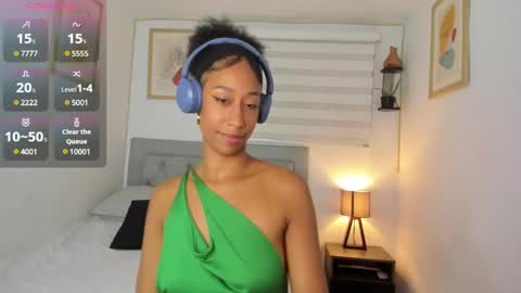 Snapshot of jade_obi chatting on 02-24-25, 03:31 Jade smile online show from 02-24-25, 03:31