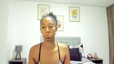 Snapshot of jade_obi chatting on 09-12-25, 02:28 Jade smile online show from 09-12-25, 02:28