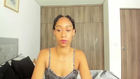 Snapshot of jade_obi chatting on 09-17-25, 04:19 Jade smile online show from 09-17-25, 04:19