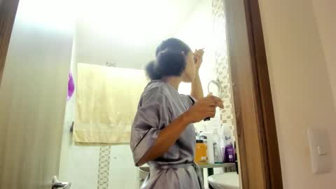 Snapshot of jade_obi chatting on 10-22-25, 02:50 Jade smile online show from 10-22-25, 02:50