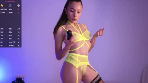 Jade Paris online show from 11-13-25, 06:51