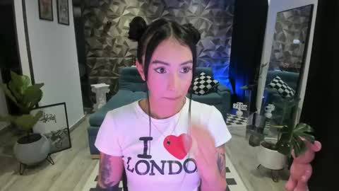 Snapshot of jade_porn chatting on 03-11-25, 12:06 Jade  independent model online show from 03-11-25, 12:06
