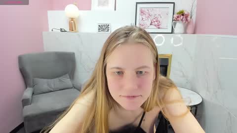 Jade online show from 12-22-24, 03:33