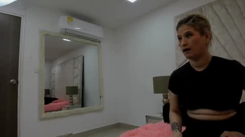 Snapshot of jade_squirt chatting on 09-20-25, 11:44 Jade online show from 09-20-25, 11:44