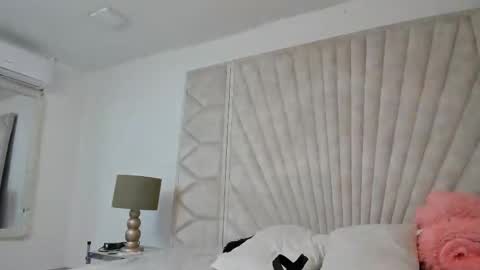 Snapshot of jade_squirt chatting on 09-27-25, 11:15 Jade online show from 09-27-25, 11:15