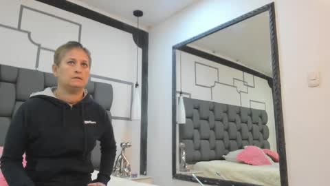 Snapshot of jade_squirt chatting on 10-04-25, 11:08 Jade online show from 10-04-25, 11:08