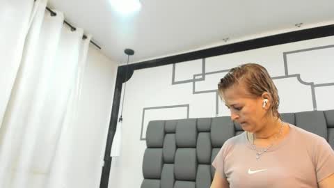 Snapshot of jade_squirt chatting on 10-11-25, 12:26 Jade online show from 10-11-25, 12:26