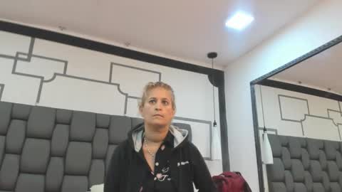 Snapshot of jade_squirt chatting on 10-16-25, 11:11 Jade online show from 10-16-25, 11:11