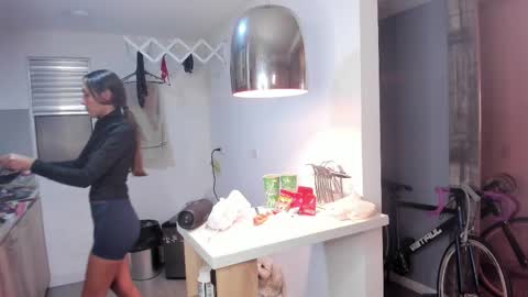 Snapshot of jade_ws chatting on 11-09-25, 12:20 Jade online show from 11-09-25, 12:20