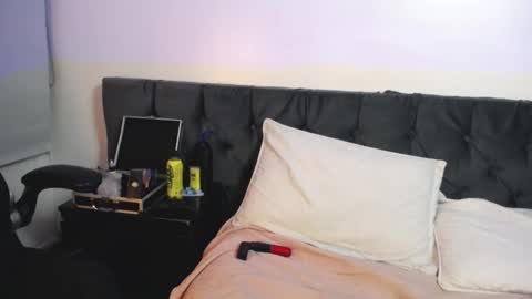 Snapshot of jadeandsamuel chatting on 10-26-25, 05:02 Jade and Samuel online show from 10-26-25, 05:02