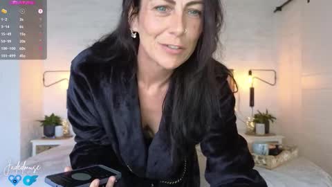 Jade online show from 09-11-25, 08:14