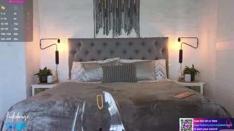 Jade online show from 09-30-25, 07:46