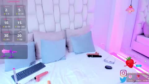 Jade Red  online show from 03-01-25, 02:44