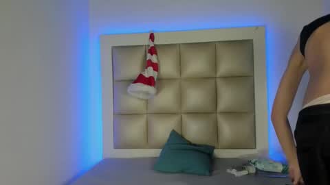 jadeestudios online show from 12-04-25, 08:56