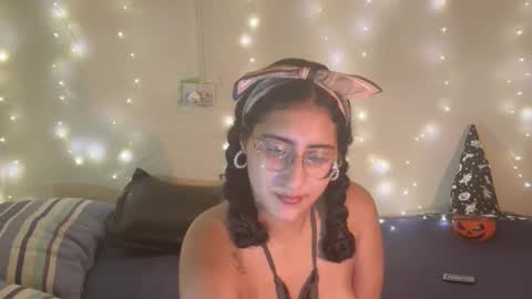 Snapshot of jadegreen3236779 chatting on 10-28-25, 01:42 Jade online show from 10-28-25, 01:42