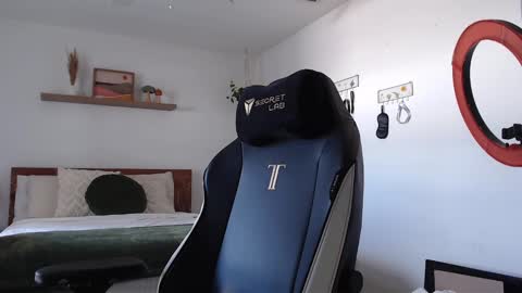 Jade Love online show from 01-27-25, 07:56