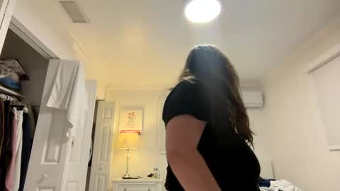 Snapshot of jademonroe0522 chatting on 10-21-25, 11:00 jademonroe0522 online show from 10-21-25, 11:00