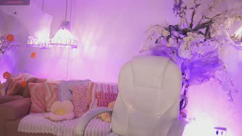 Snapshot of jadesummerr chatting on 10-17-25, 11:35 Jade Summer online show from 10-17-25, 11:35