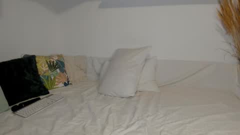 Snapshot of jadore_able82 chatting on 02-03-26, 03:04 elena online show from 02-03-26, 03:04