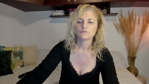 Snapshot of jadore_able82 chatting on 05-19-26, 01:44 elena online show from 05-19-26, 01:44