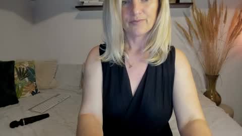 Snapshot of jadore_able82 chatting on 05-26-26, 02:29 elena online show from 05-26-26, 02:29
