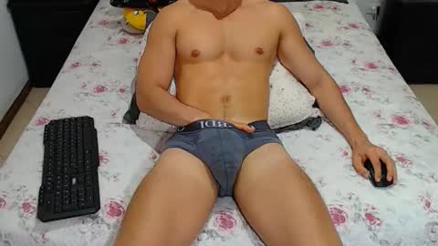 Snapshot of jahshot4 chatting on 05-12-26, 08:17 jahshot4 online show from 05-12-26, 08:17