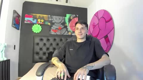 Snapshot of jake_boersma chatting on 10-31-25, 04:02 JAKE BOO online show from 10-31-25, 04:02