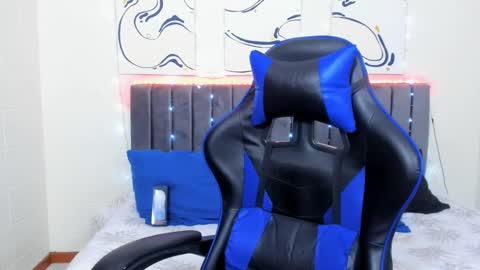 Snapshot of jake_shadow14 chatting on 12-24-24, 04:11 Hi guys im new 3 online show from 12-24-24, 04:11