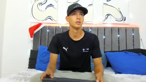 Snapshot of jake_shadow14 chatting on 01-08-25, 01:53 Hi guys im new 3 online show from 01-08-25, 01:53