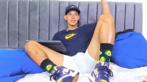 Snapshot of jake_shadow14 chatting on 02-25-25, 05:15 Hi guys im new 3 online show from 02-25-25, 05:15