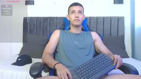 Snapshot of jake_shadow14 chatting on 10-16-25, 06:42 Hi guys im new 3 online show from 10-16-25, 06:42