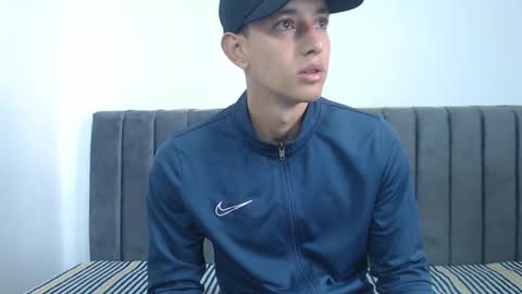 Hi guys im new 3 online show from 01-10-26, 03:14