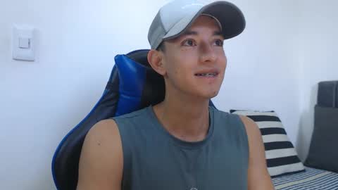 Hi guys im new 3 online show from 02-11-26, 04:34