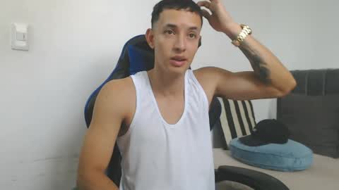 Snapshot of jake_shadow14 chatting on 06-05-26, 06:24 Hi guys im new 3 online show from 06-05-26, 06:24