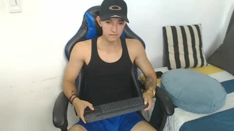 Snapshot of jake_shadow14 chatting on 06-10-26, 05:12 Hi guys im new 3 online show from 06-10-26, 05:12
